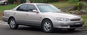 1992-1994 Lexus ES 300 (VCV10R) sedan (2010-06-17) 01.jpg